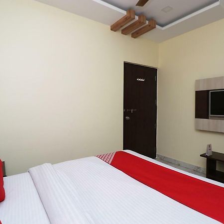 Отель Oyo 27750 Bhagwati Residency Mirzapur Экстерьер фото