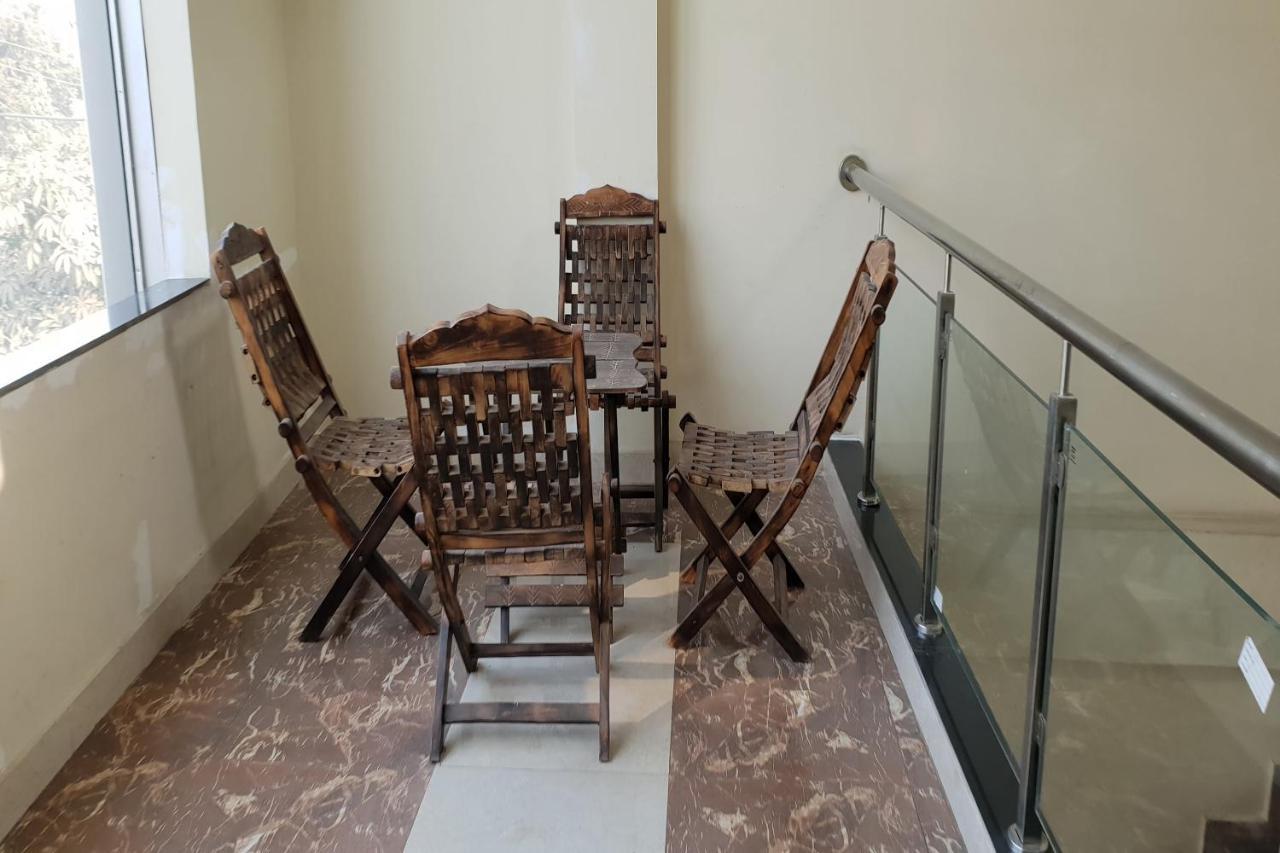 Отель Oyo 27750 Bhagwati Residency Mirzapur Экстерьер фото