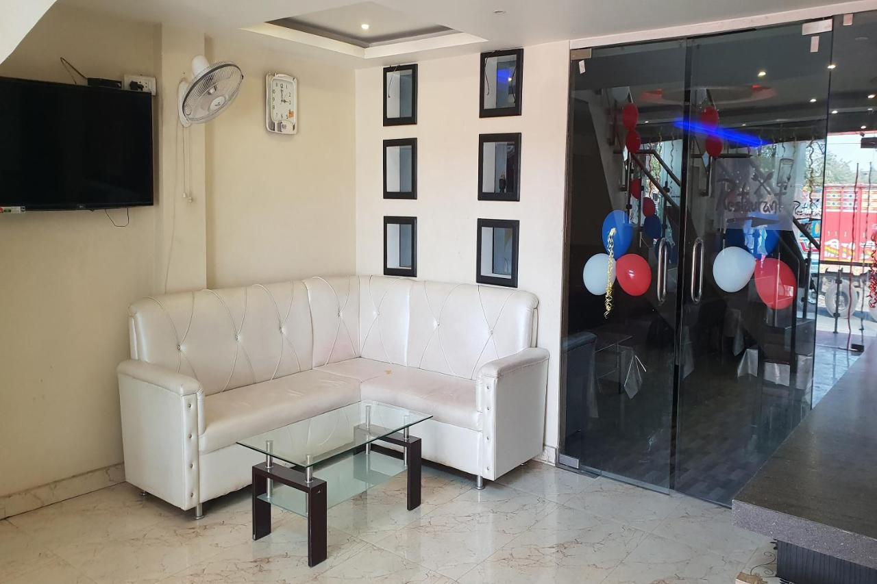 Отель Oyo 27750 Bhagwati Residency Mirzapur Экстерьер фото