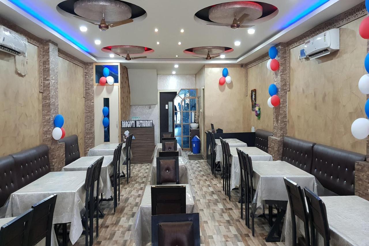 Отель Oyo 27750 Bhagwati Residency Mirzapur Экстерьер фото