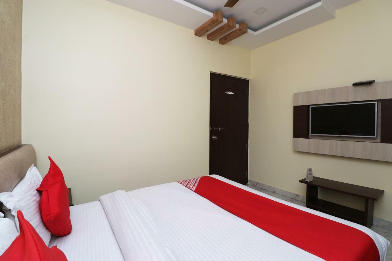 Отель Oyo 27750 Bhagwati Residency Mirzapur Экстерьер фото