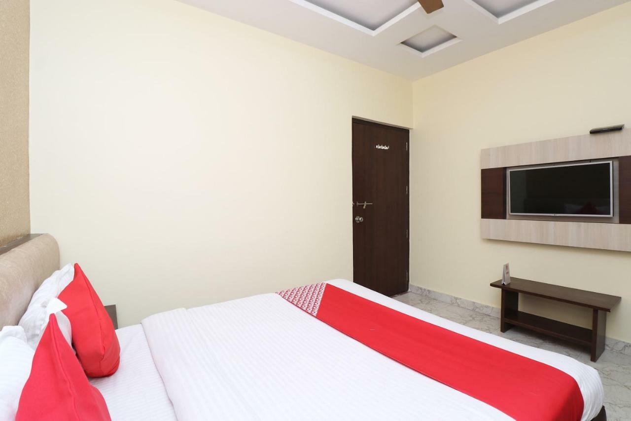 Отель Oyo 27750 Bhagwati Residency Mirzapur Экстерьер фото